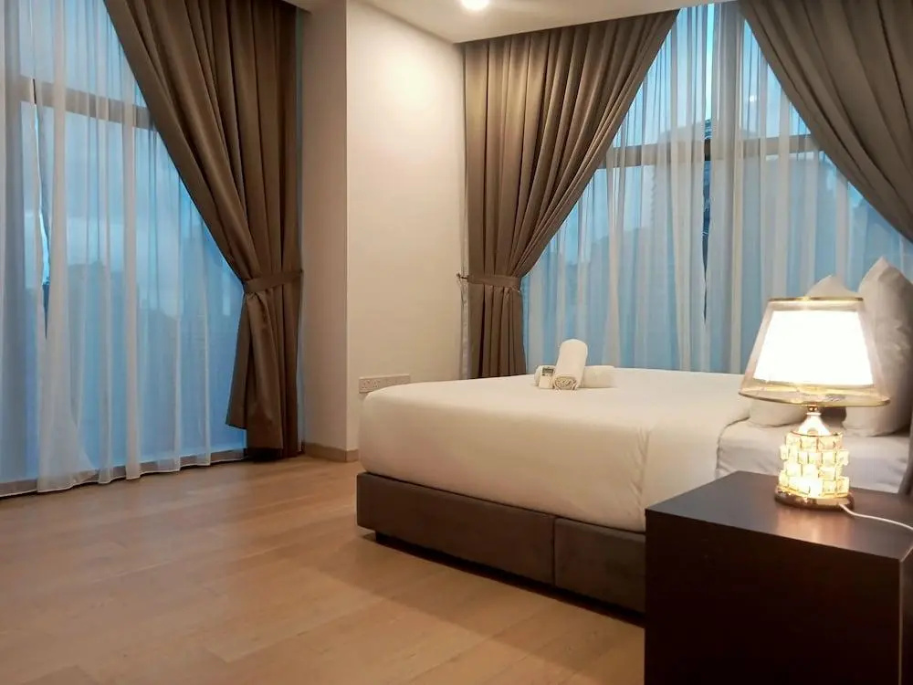 Eaton Residences KLCC by Luna