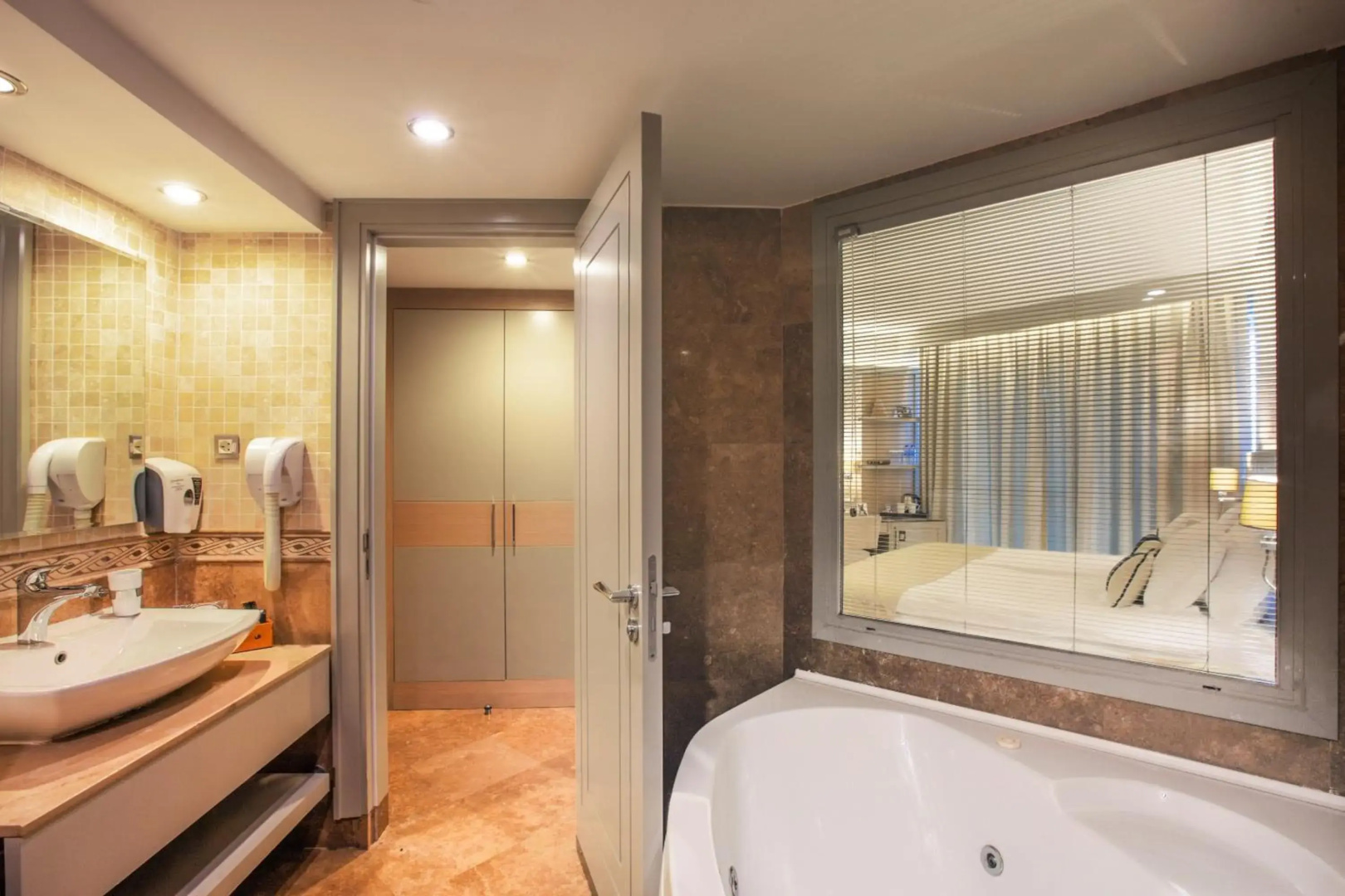 Photo - Charisma De Luxe Hotel