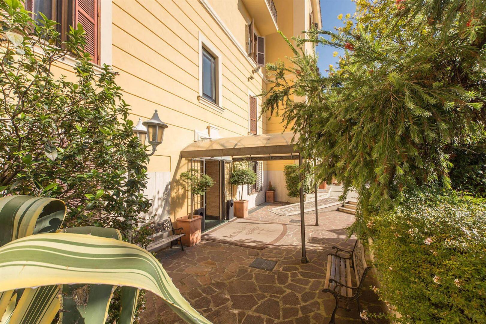 Photo - Romoli Hotel