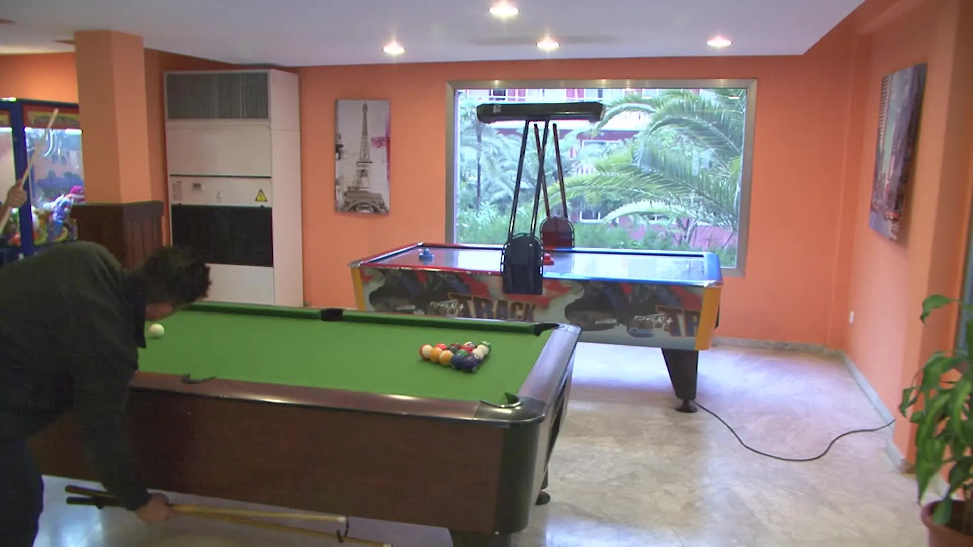 Photo - Ona Luna Park - Adults Friendly 16 Years Plus