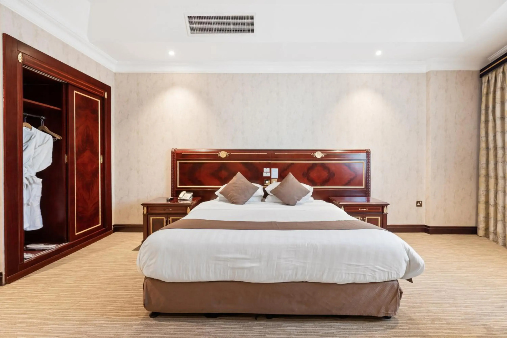 Photo - Chairmen Hotel