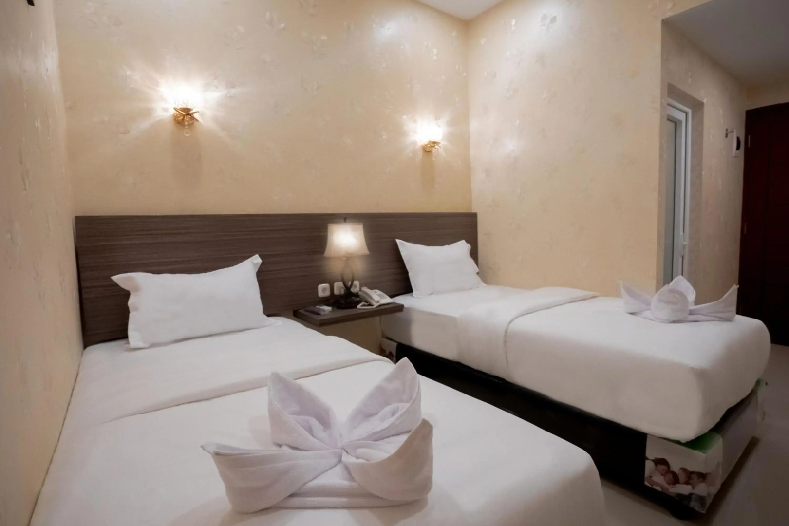 Photo - De'Tonga Hotel