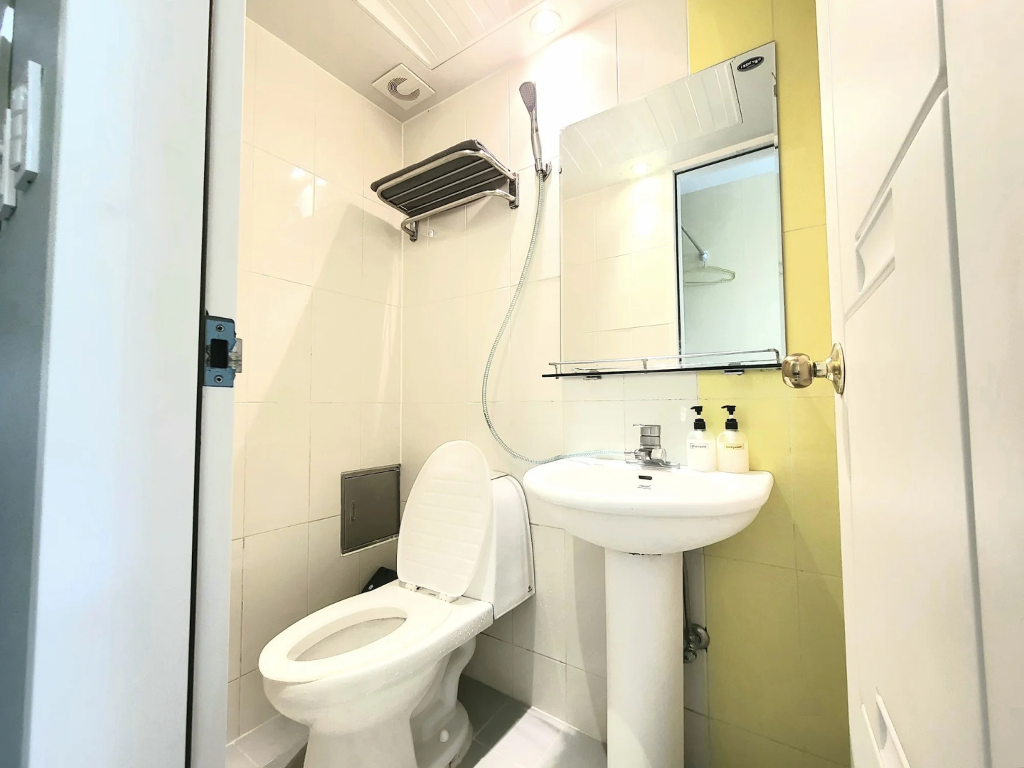 Foto - Hostel Tommy 50 off sale for 10th Anniversary on 2026