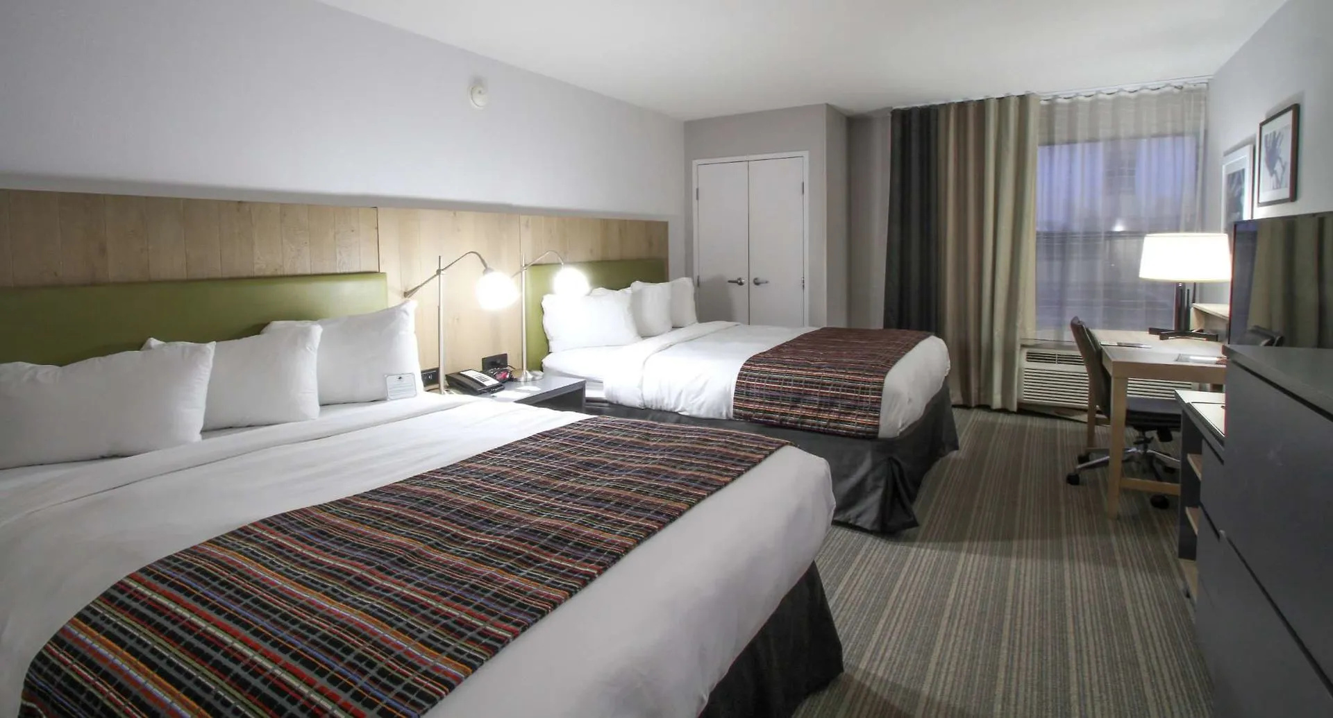 Photo - GreenTree Inn & Suites Phoenix Sky Harbor