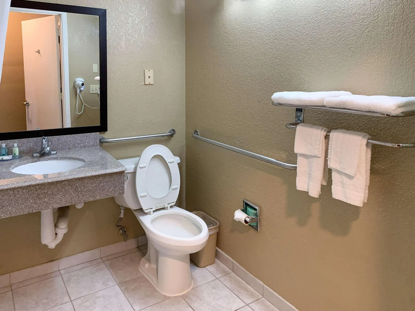 Photo - Quality Suites Houston NW Cy-Fair