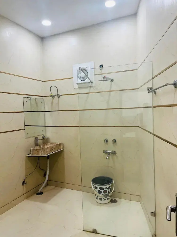 Foto - Roomshala 152 Hotel Sukoon- Near Ramesh Nagar Metro Station