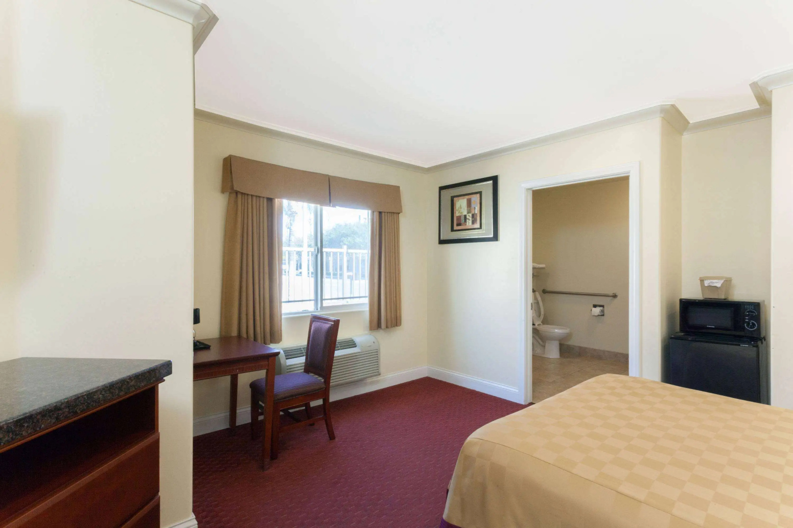 Foto - Travelodge by Wyndham Brea