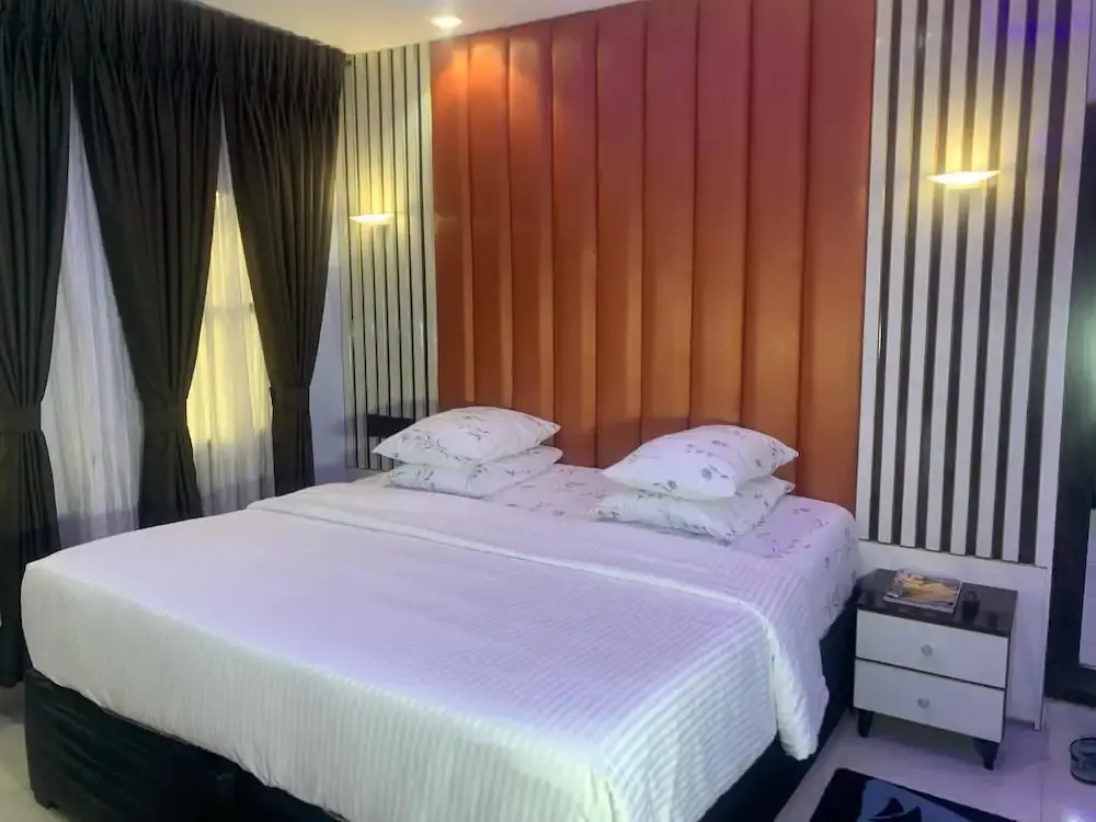 De-Lexis Hotel & Suites