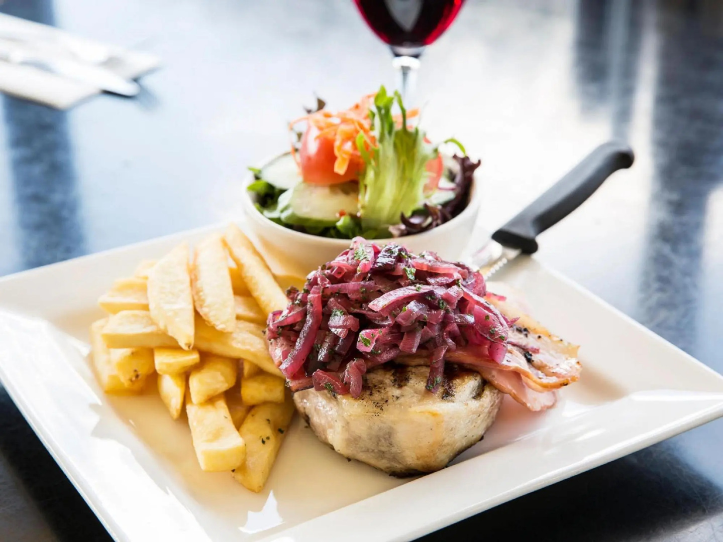 Foto - Nightcap at Riverside Hotel