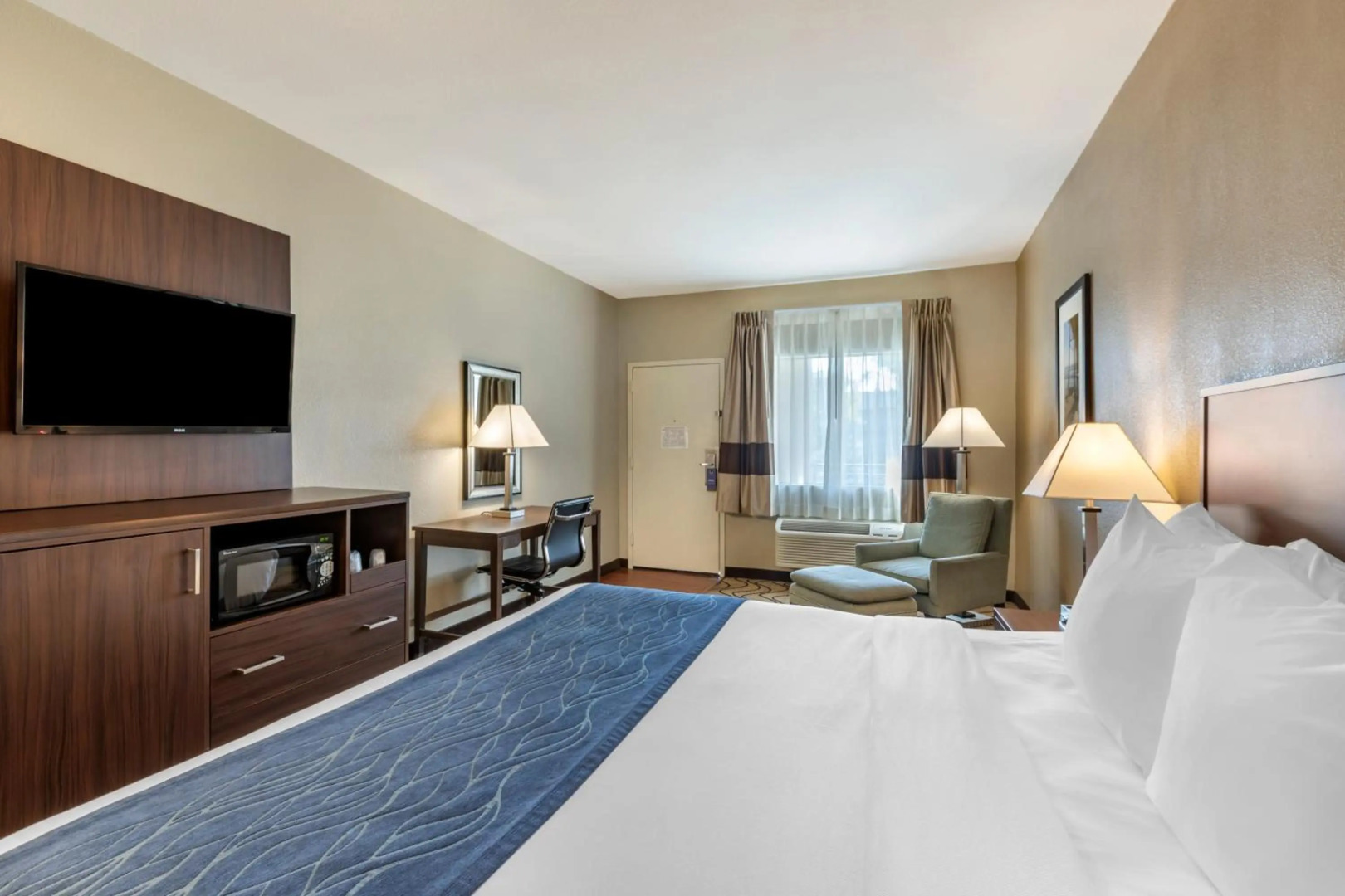 Photo - Comfort Inn & Suites Orange County John Wayne Airport