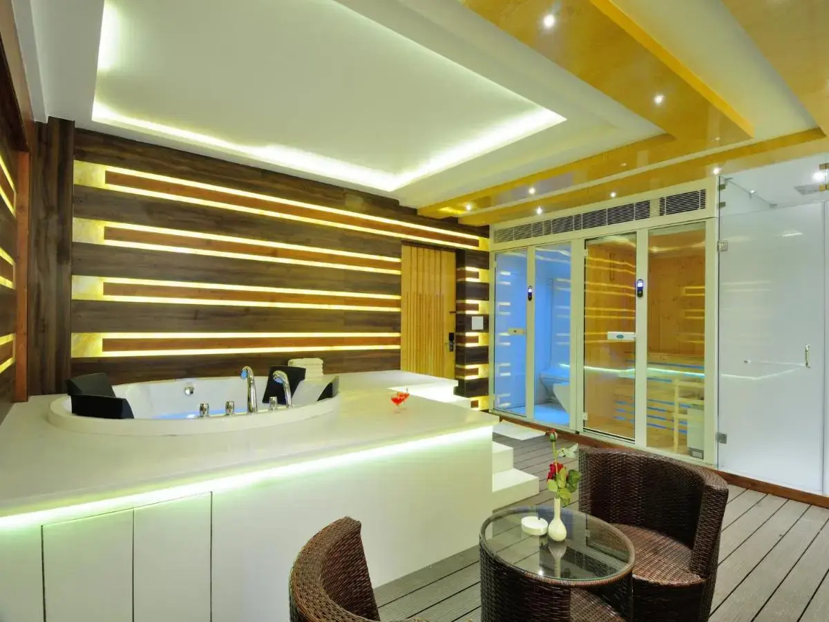 Foto - The Gold Regency - 02 Mins from New Delhi Railway Station