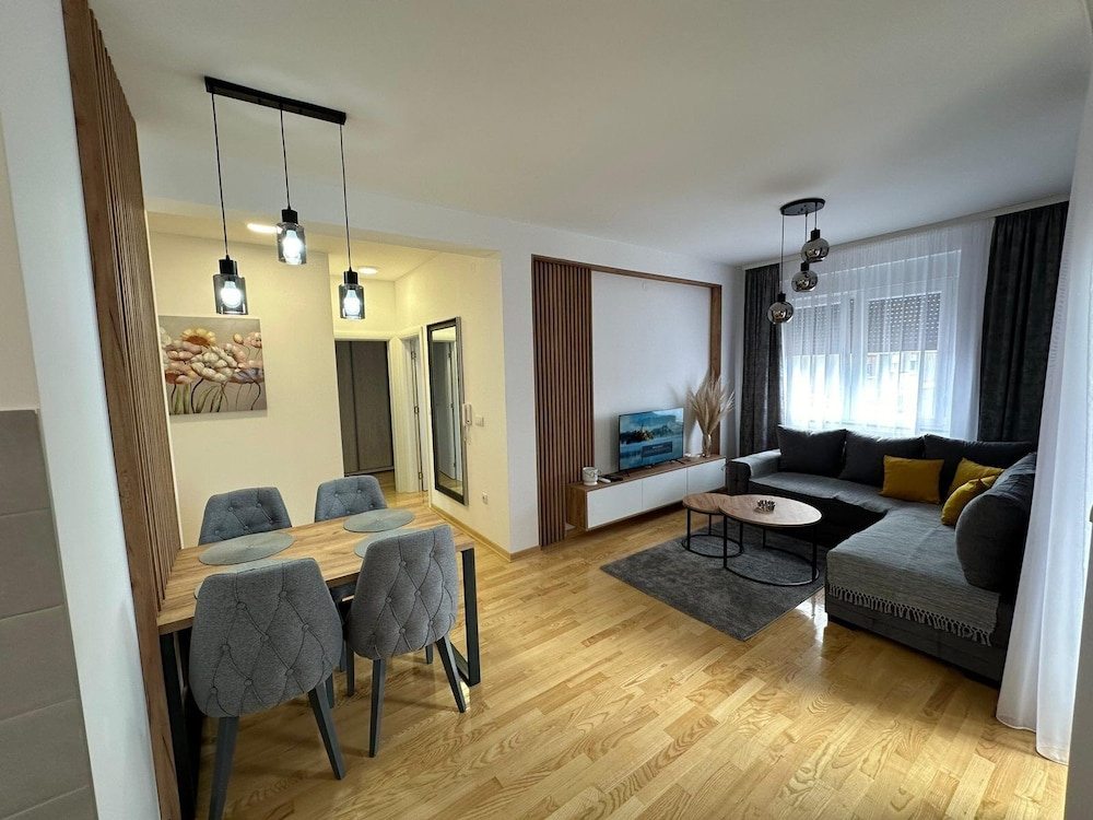 I&I 3 Bedrooms Apartment I