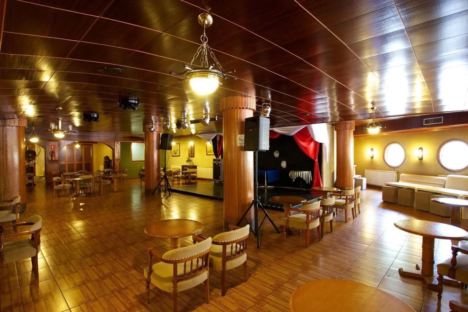 Photo - Ona Luna Park - Adults Friendly 16 Years Plus