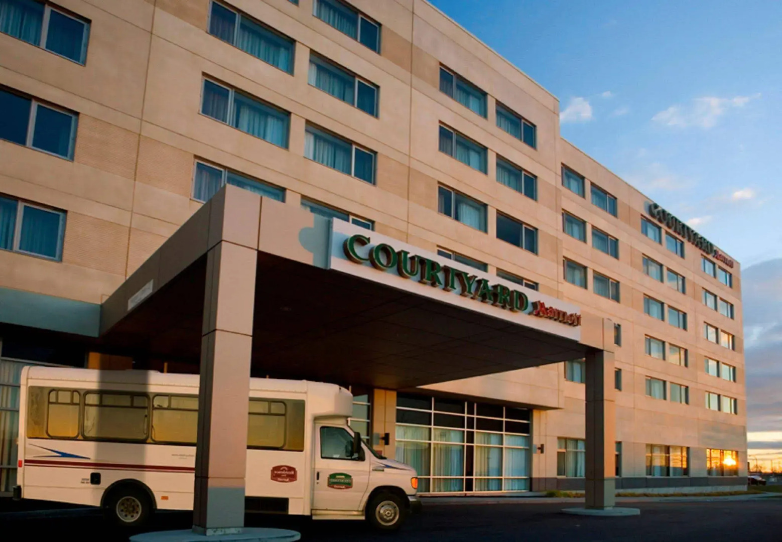 Photo - Courtyard by Marriott Montreal Airport