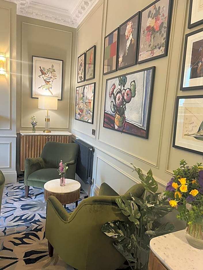 Photo - Waterloo Town House & Suites