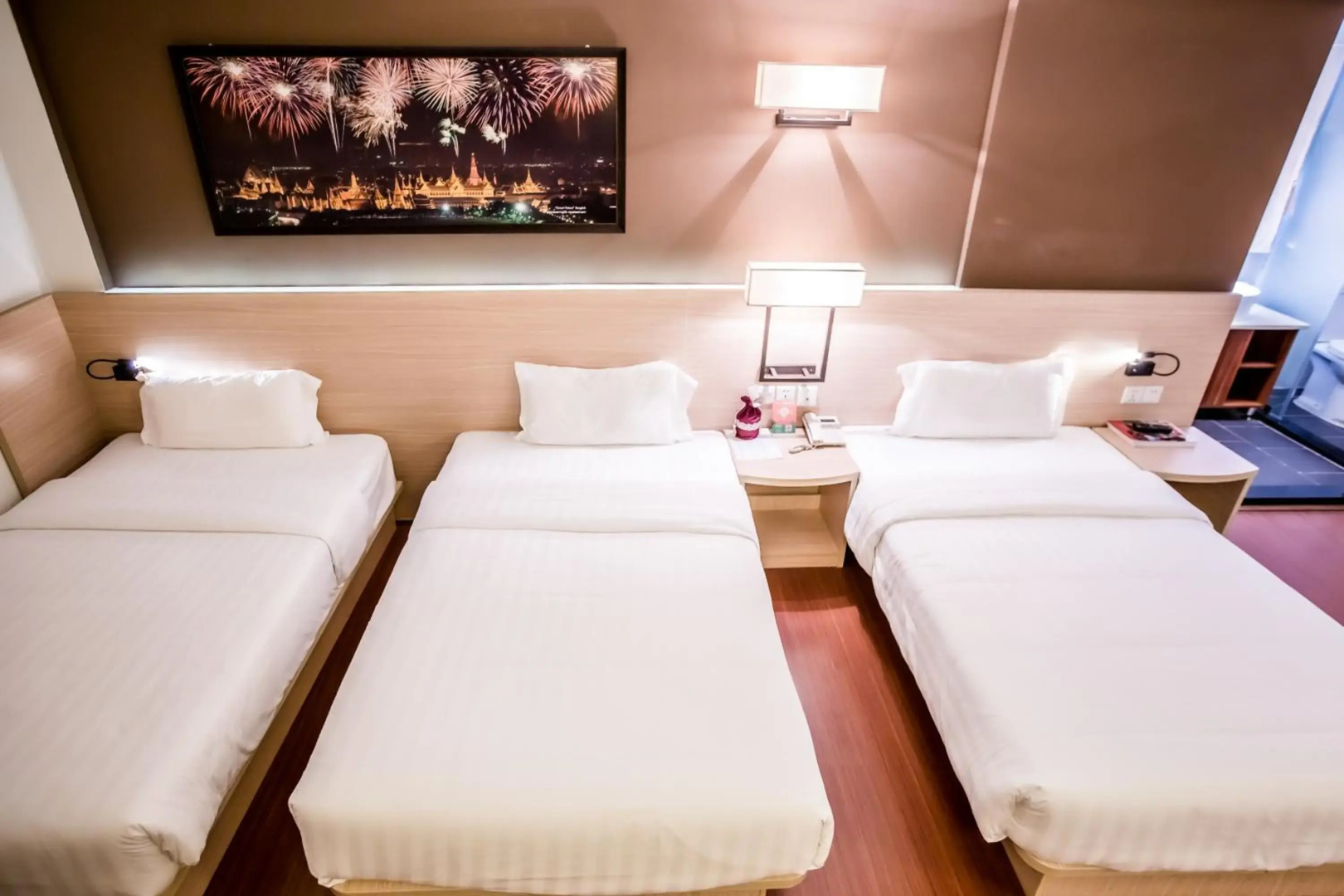 Photo - Chiang Roi 7 Days Inn