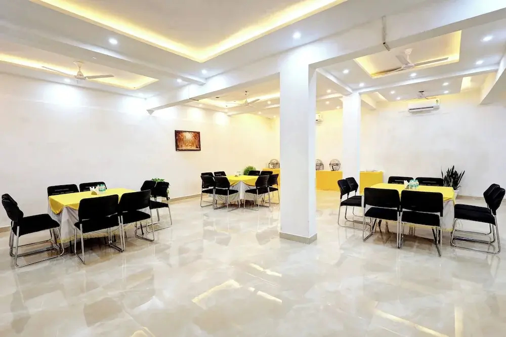 Photo - Hotel Golden Era-Near Shopprix Mall