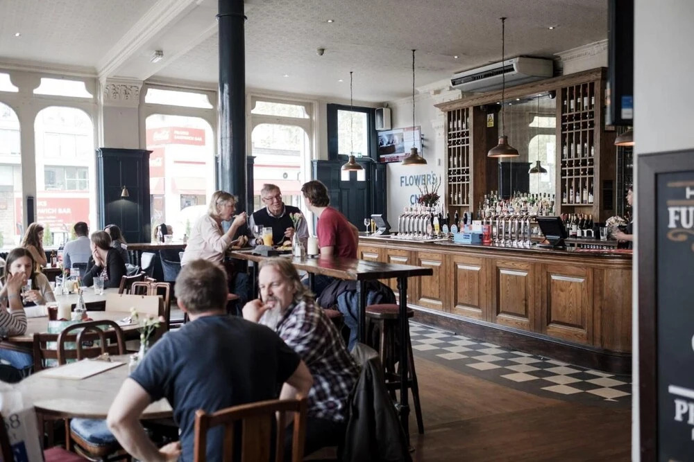 Foto - Hand & Flower