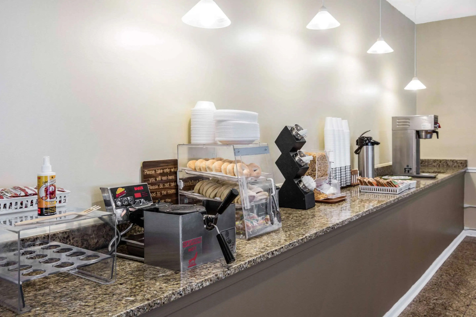 Photo - Rodeway Inn Lyons - La Grange