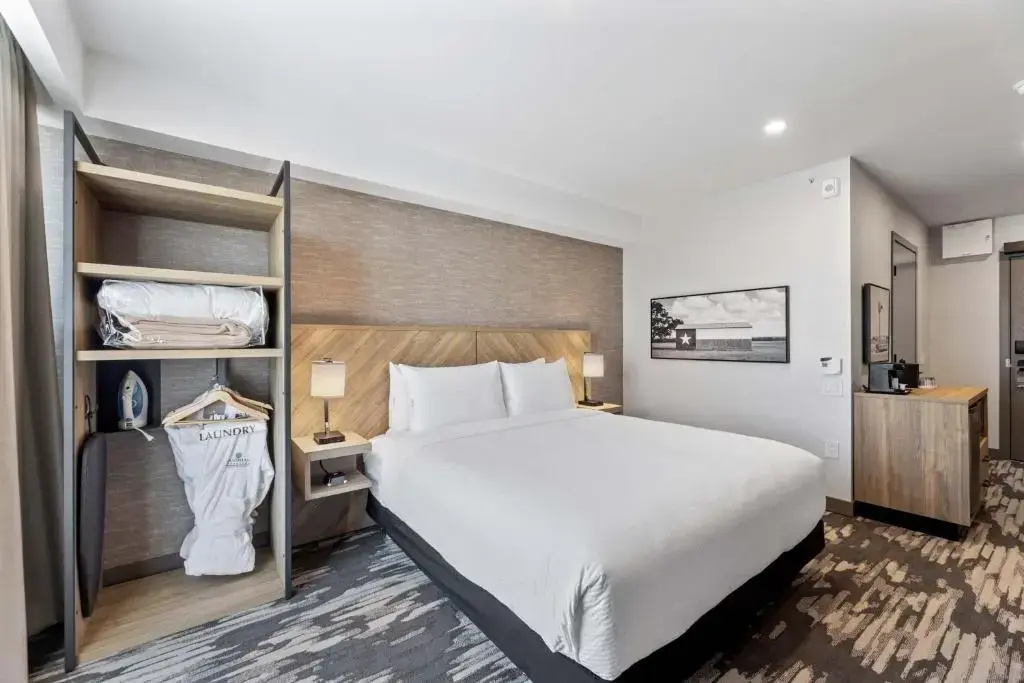Photo - Sandman Signature Dallas Las Colinas Hotel & Suites