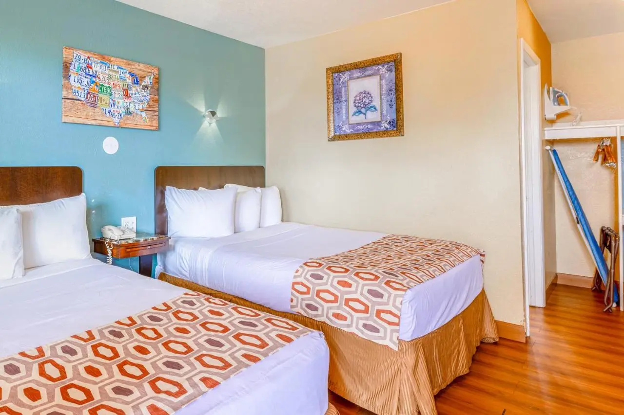 Photo - Hotel Avenida - Oceanside Camp Pendleton