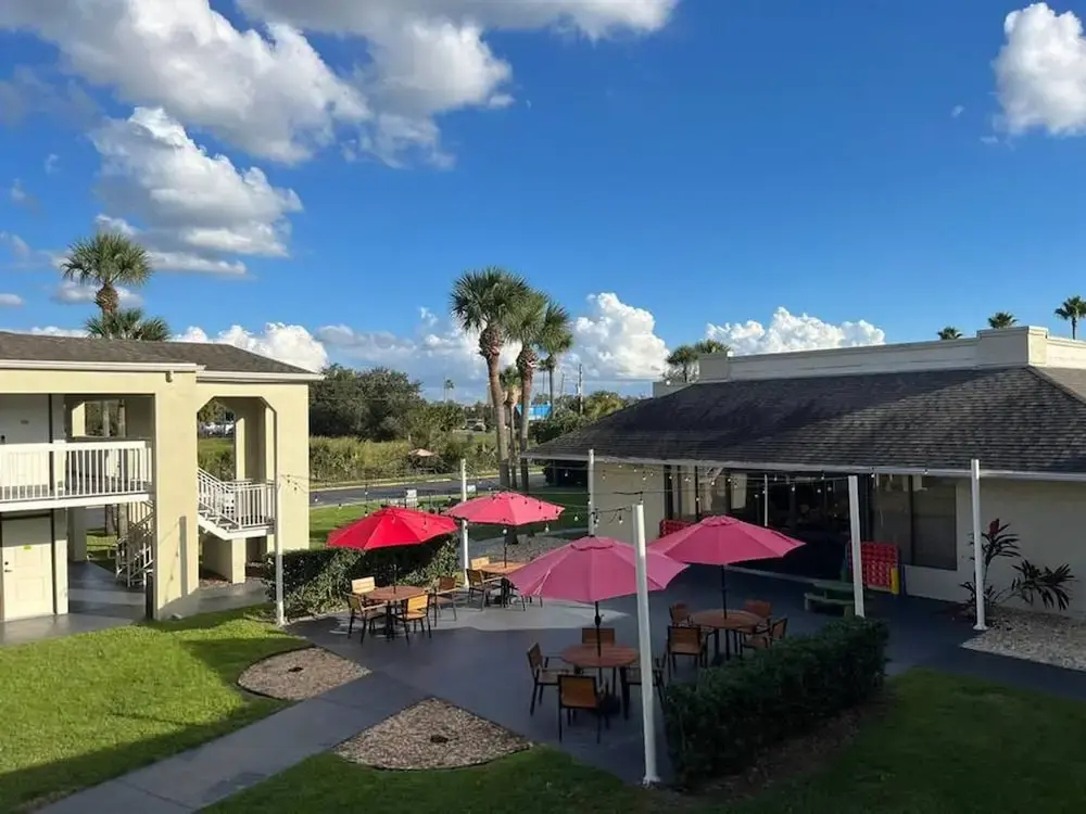 Photo - Newly Room in cozy hotel with Super location to the Parks