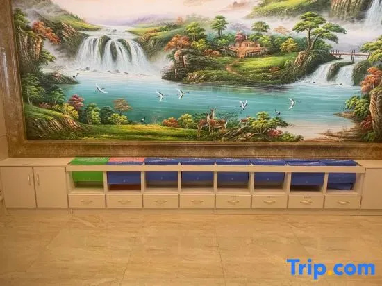 Vienna Hotel (Dingxi High Speed Railway Wanda Plaza)