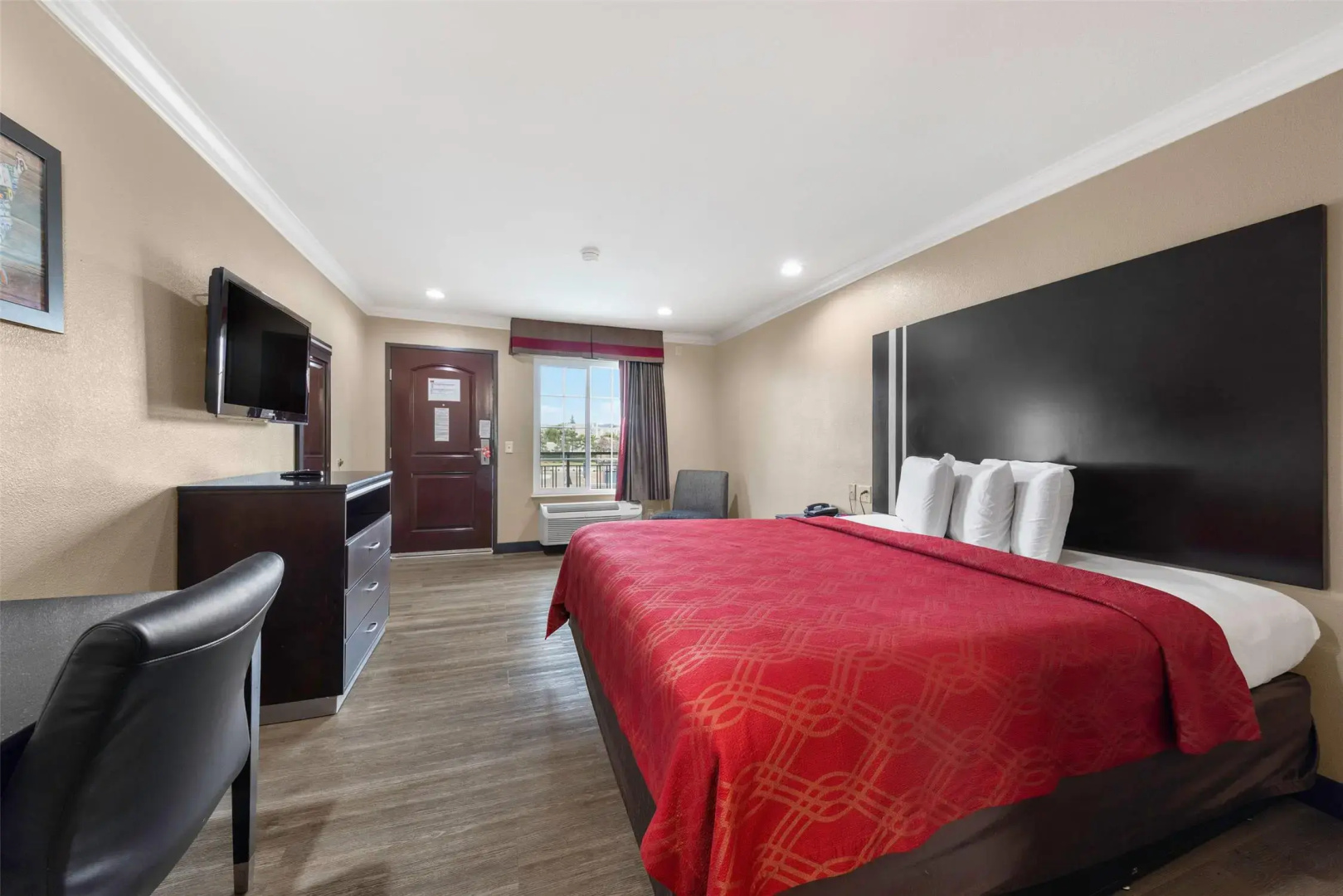 Photo - Econo Lodge Inn & Suites Escondido Downtown