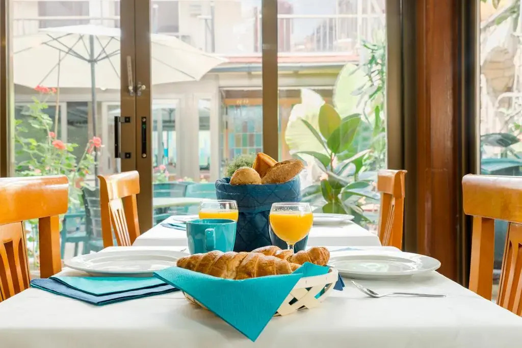 Photo - Vintage Hotel Mercedes