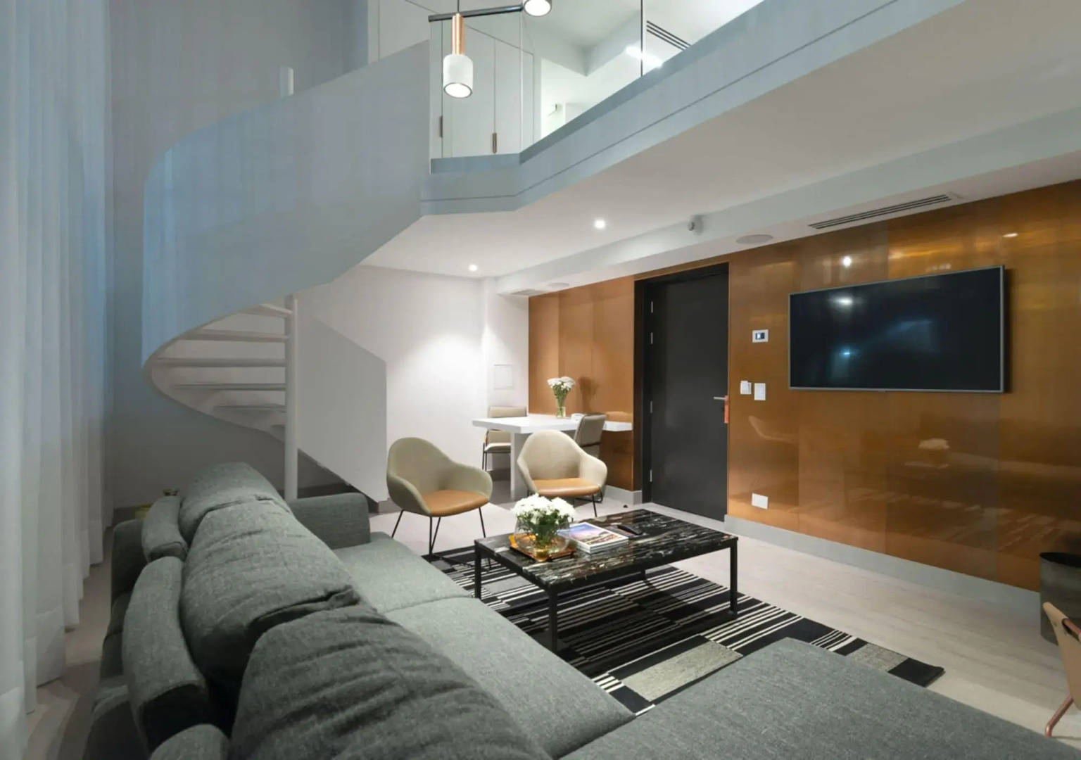 Foto - 45 by Director