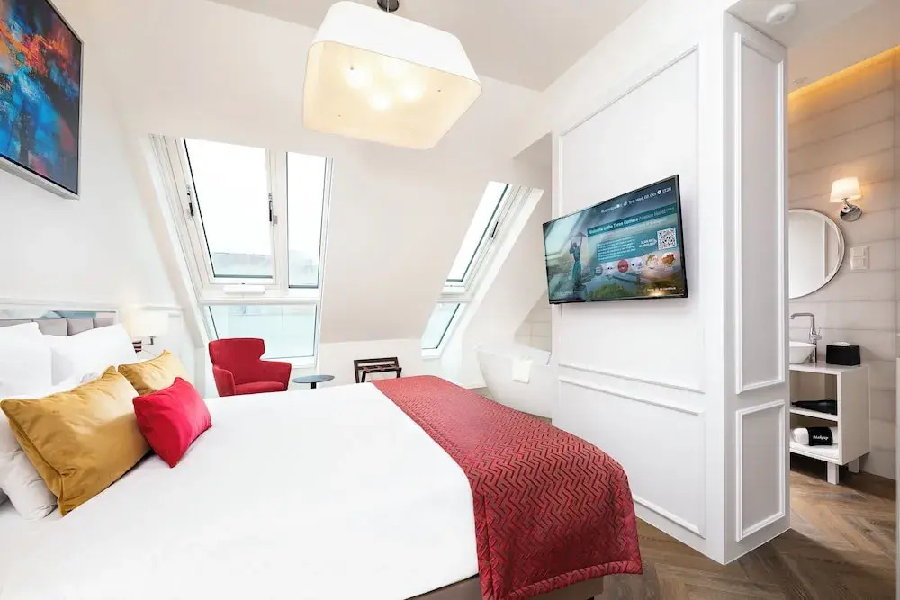 Photo - Three Corners Avenue Hotel