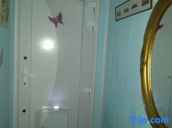 Photo - Room-lockable Room Center
