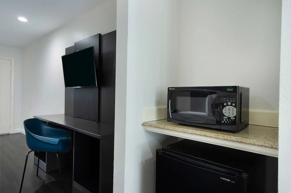 Photo - Motel 6 Houston, TX – I-10 West