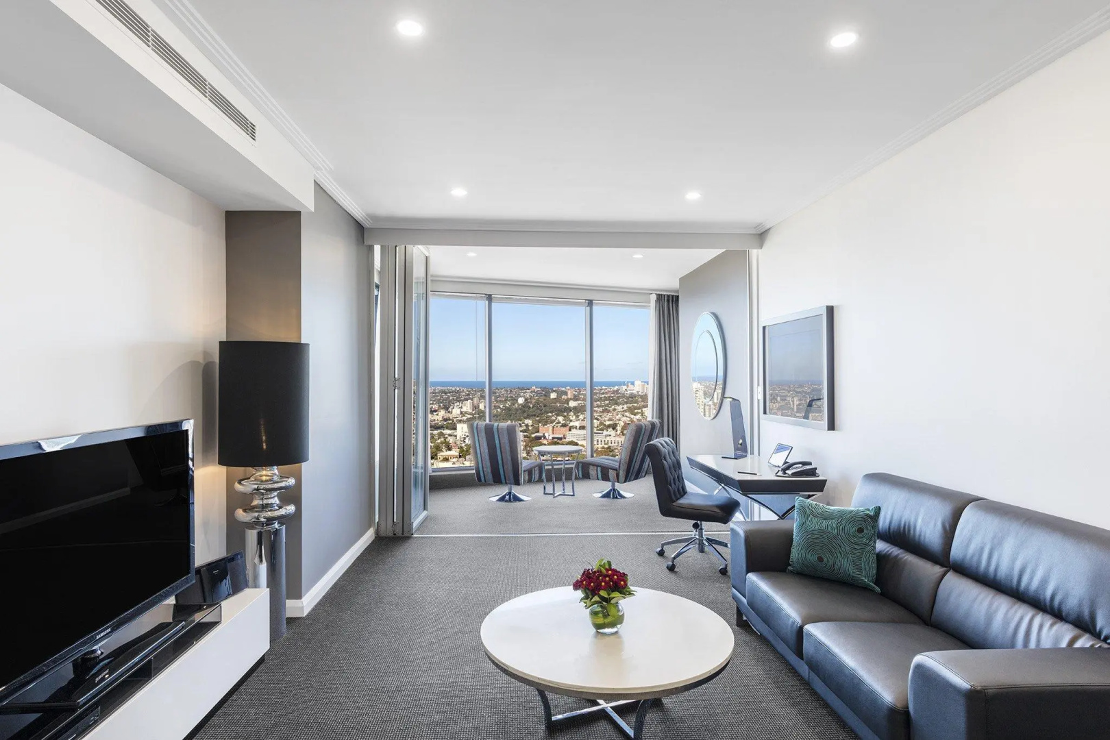 Photo - Meriton Suites World Tower, Sydney