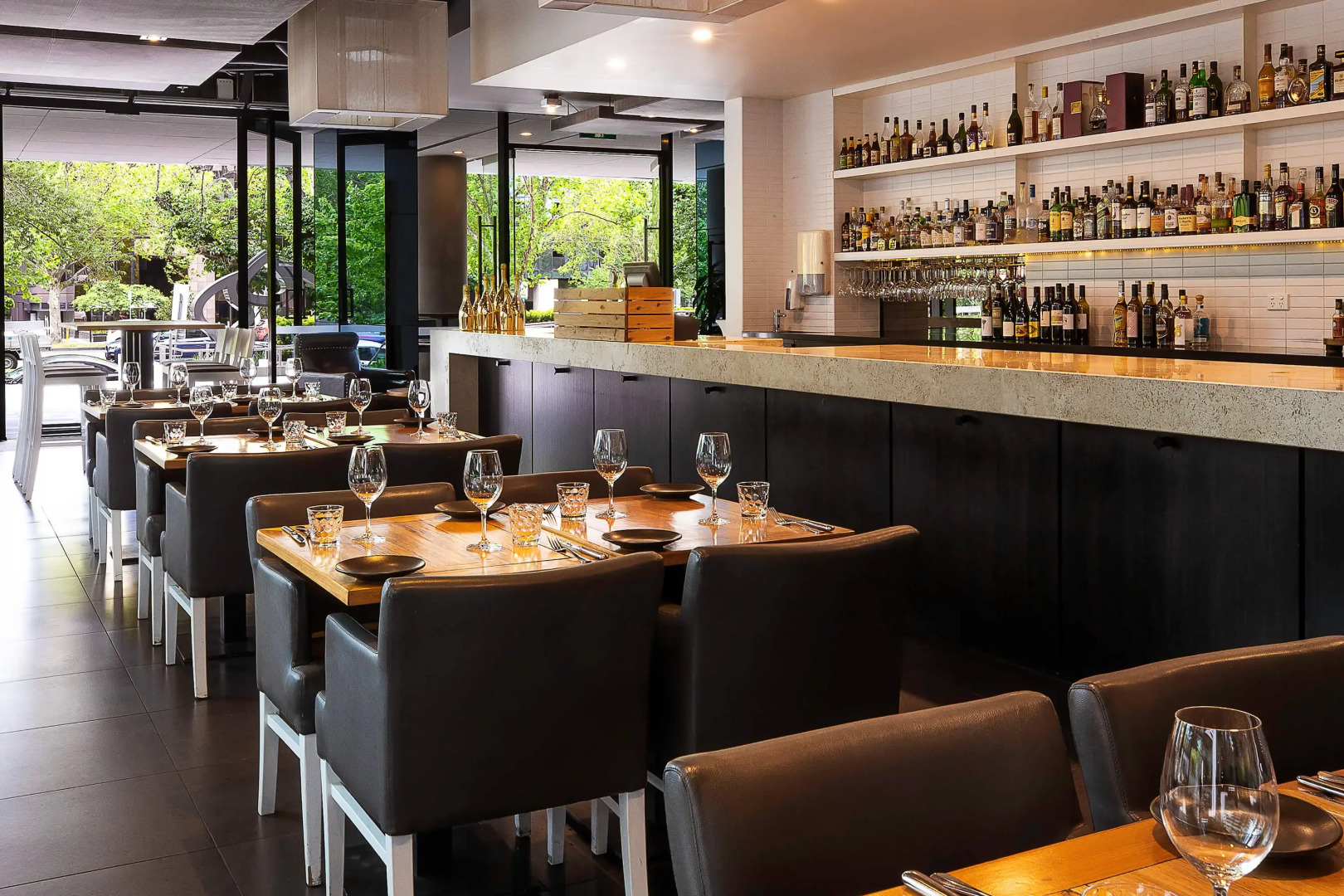 Photo - Oaks Melbourne St Kilda Road Hotel