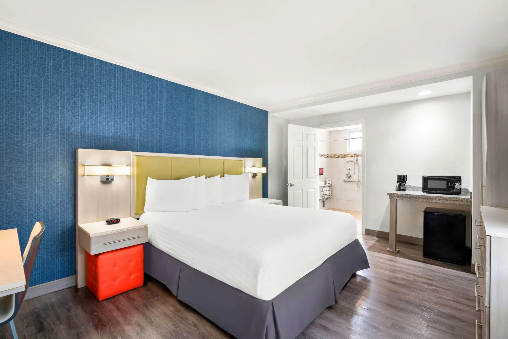 Photo - SureStay Hotel by Best Western Santa Monica