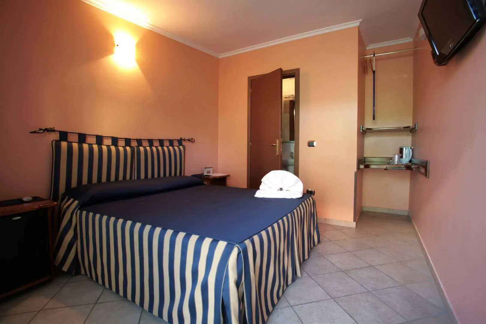 Photo - Airport Hotel