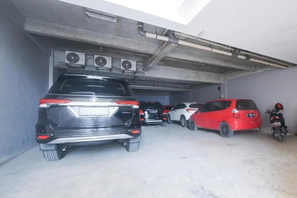 Foto - RedDoorz Plus near Green Pramuka Square Mall