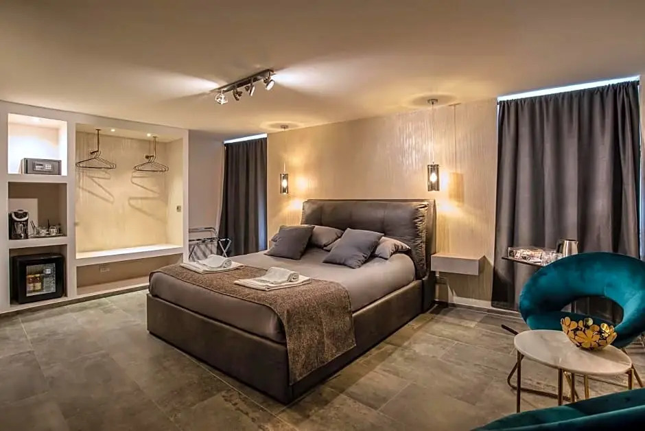 Photo - Black And White Suite