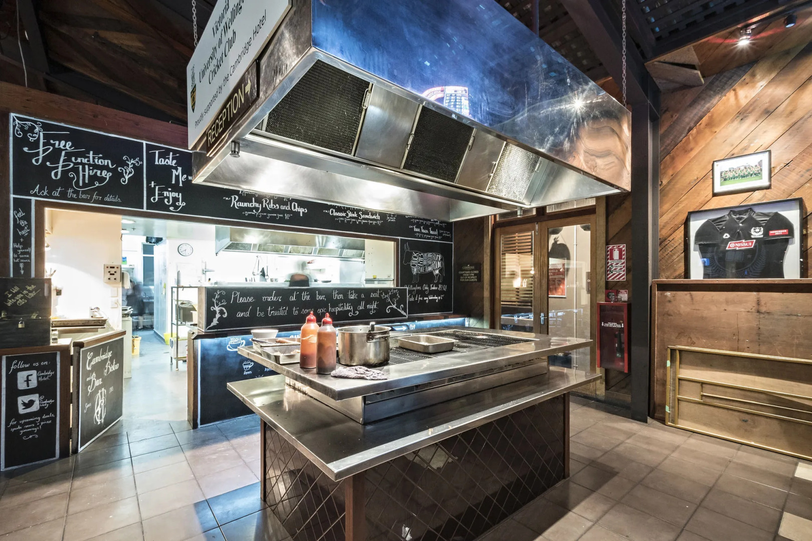 Photo - The Cambridge Hotel & Backpackers