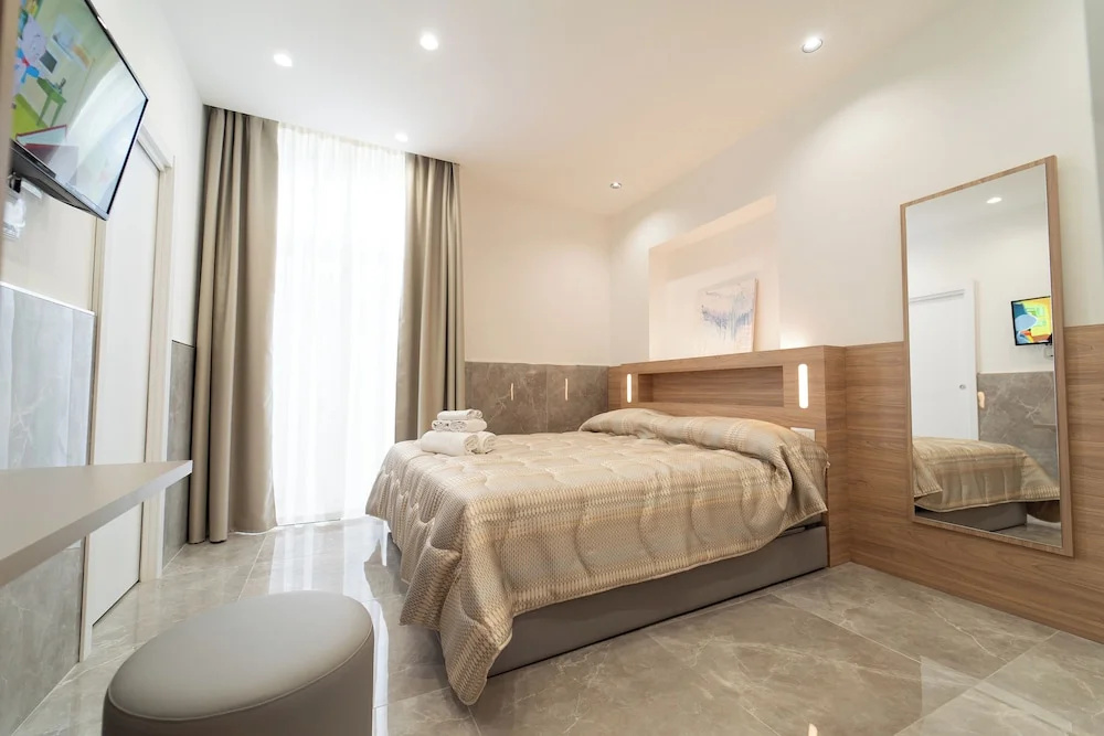 Photo - GreRos H. Rooms Napoli Centro by Clapa Group Dislocated Hospitality