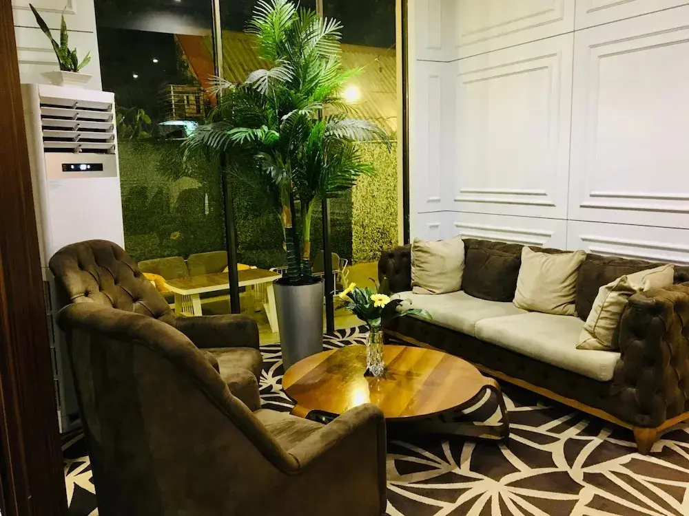 T E L E By Summerset Continental Hotel