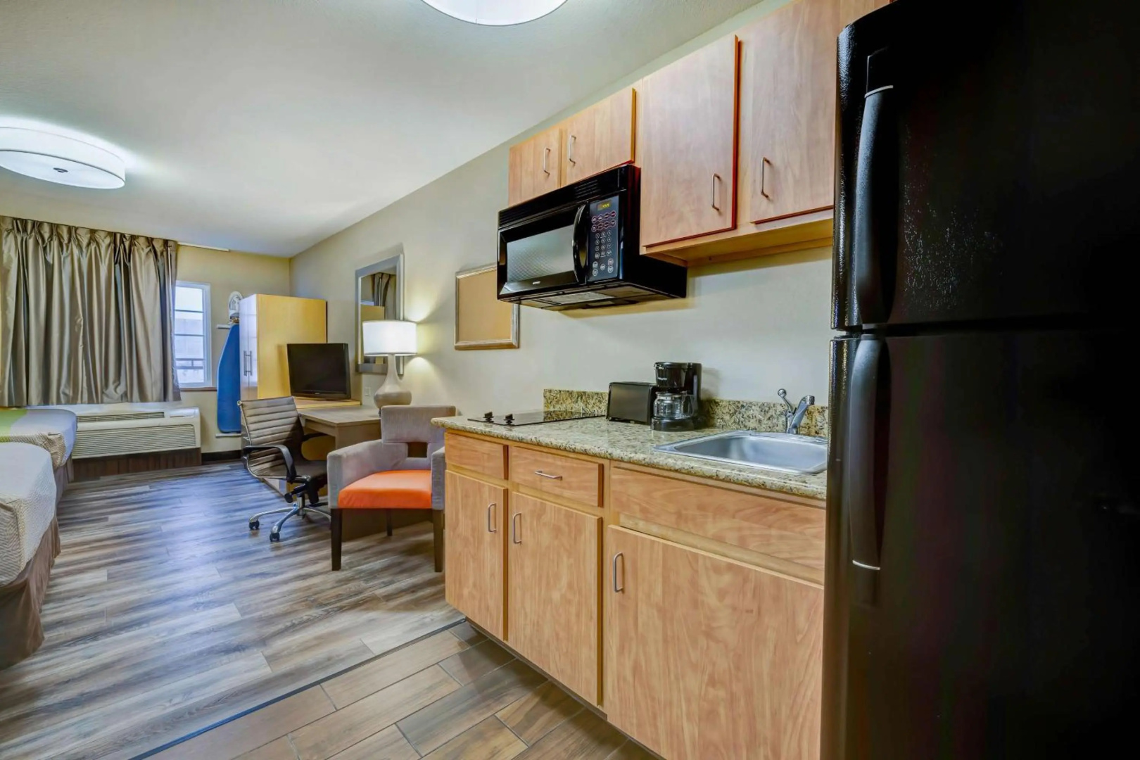 Photo - Studio 6 Lenexa, KS - Overland Park