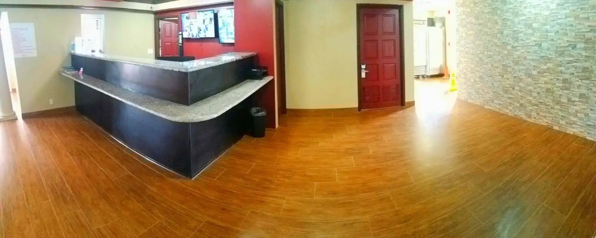 Photo - Red Roof Inn & Suites Houston- Hobby Airport