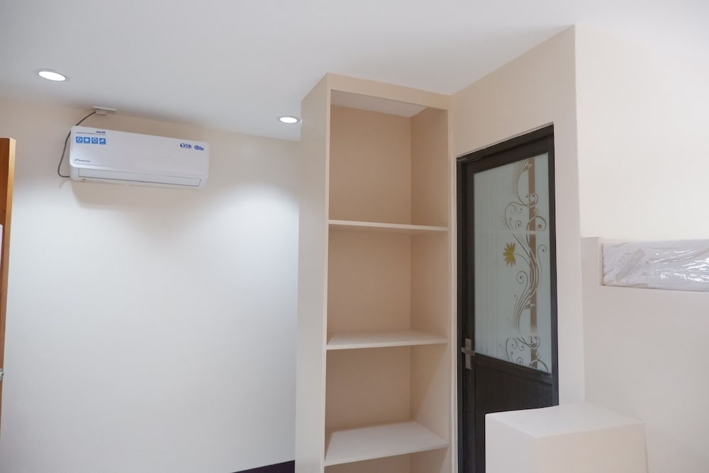 FB Budgetel Suites