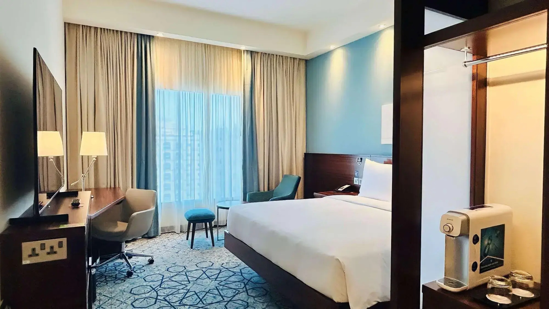 Photo - Hampton by Hilton Dubai Al Barsha