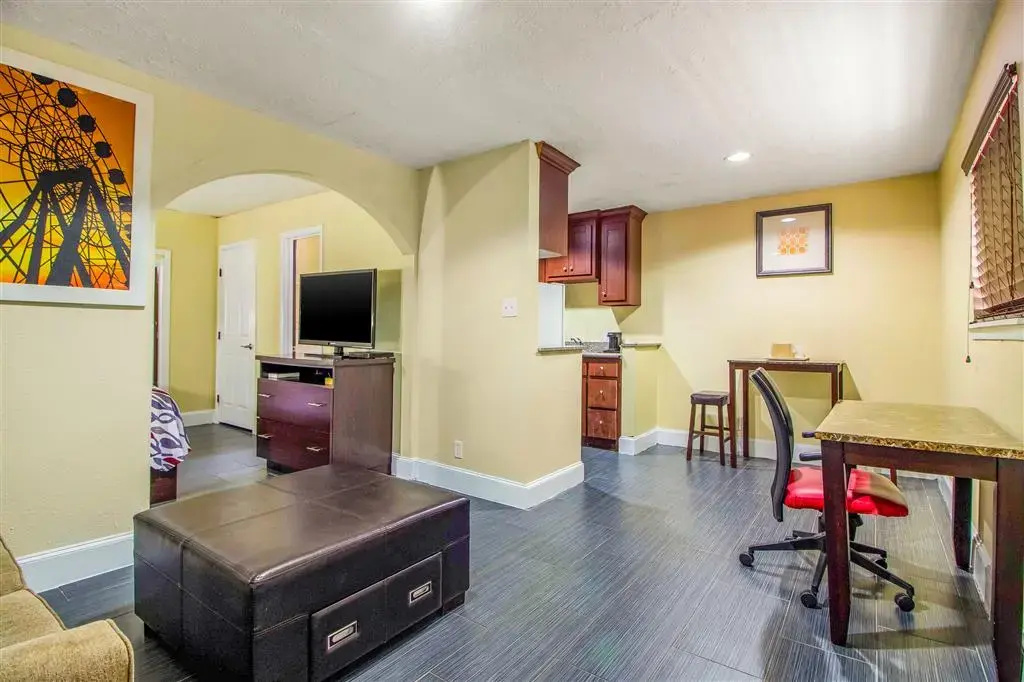 Photo - Rodeway Inn & Suites
