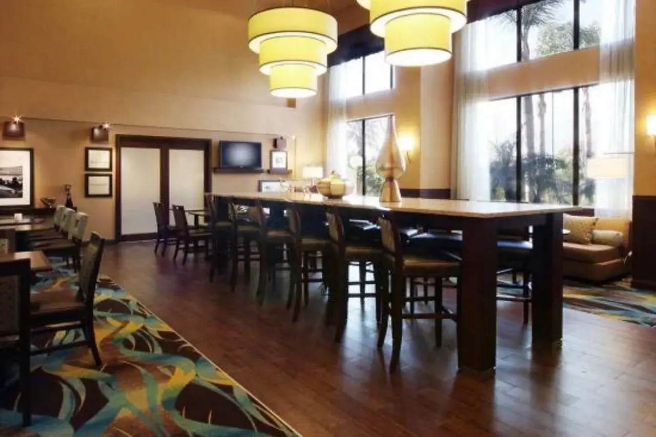 Photo - Hampton Inn & Suites Ontario