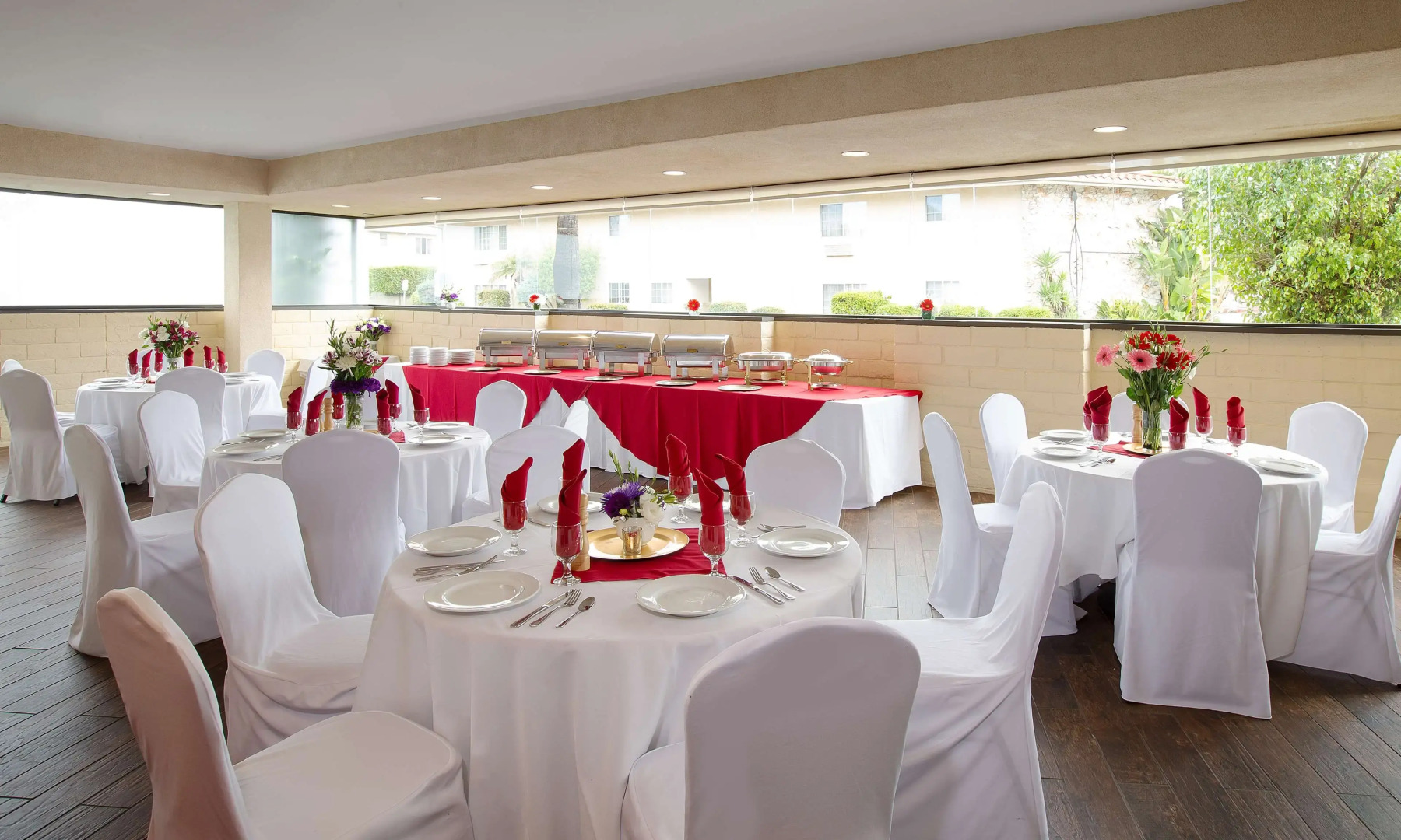 Foto - Safari Inn Burbank-Universal, a Coast Hotel