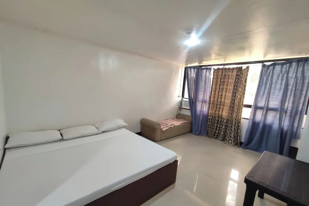 Green Ridge Apartelle